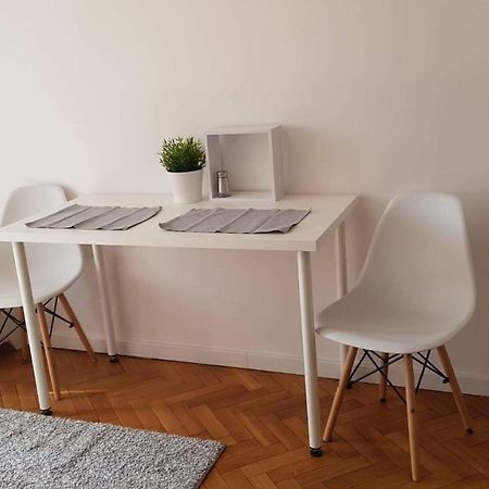 Apartament Plac Trzech Krzyzy ワルシャワ エクステリア 写真